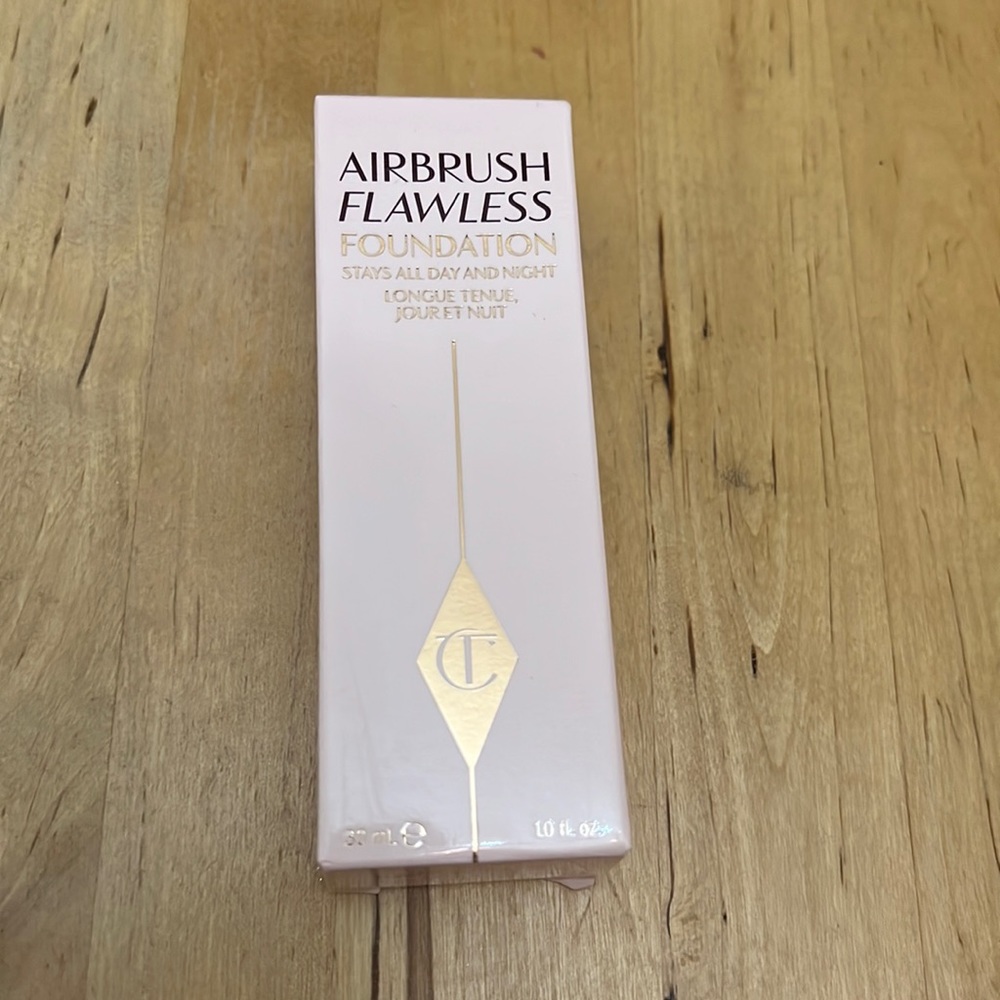 Charlotte Tilbury Airbrush Flawless Foundation #4 Warm Chau’s